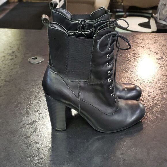 Liz and boots  - Picture 1 of 6